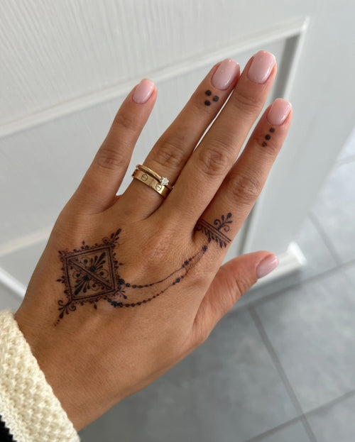 temporary hand tattoo - semi-permanent henna tattoo - itri
