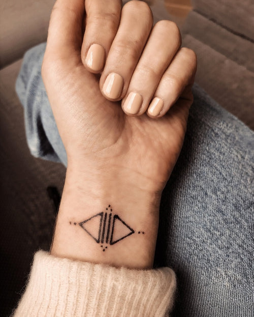temporary wrist tattoo - semi-permanent henna tattoo - amud